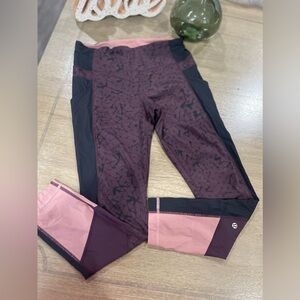 Lululemon WOMEN'S FULL Length Leggings/Size 8/ Maroon & Black Tie Dye